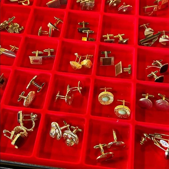 35 pairs of cufflinks, in display box. GUC assorted styles - Picture 13 of 15